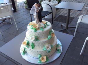 Gâteaux de mariage Présentation sur plusieurs étages en fonction du nombre de personne